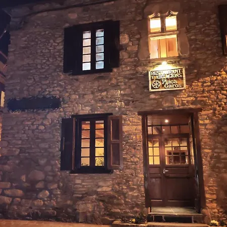 Guest house Hostal Placa Garos